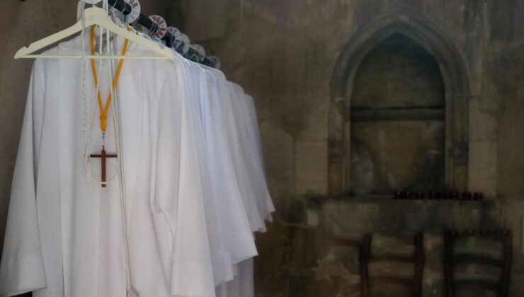 50 yıl boyunca binlerce çocuğa dini eğitim veren rahip cinsel istismardan tutuklandı