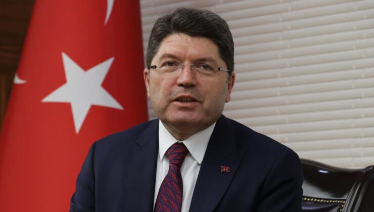 Bakan Tunç, hakim ve savcı yardımcılığı sınavına girecek adaylara başarılar diledi