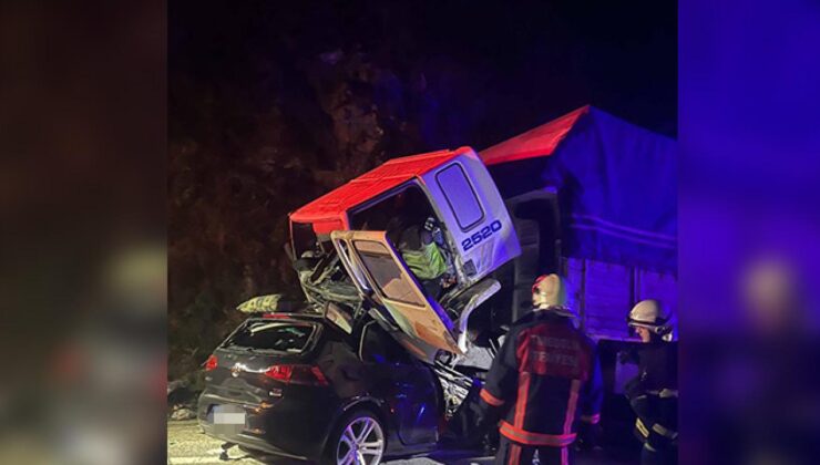 Giresun’da tır ile otomobil çarpıştı: 3 ölü