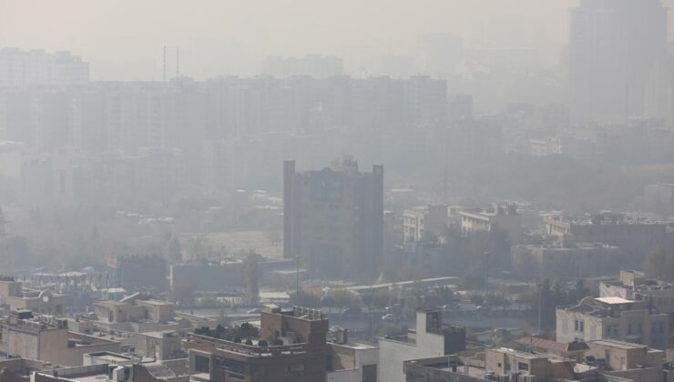 İran’ın başkenti Tahran’da hava kirliliği nedeniyle futbol müsabakaları ertelendi