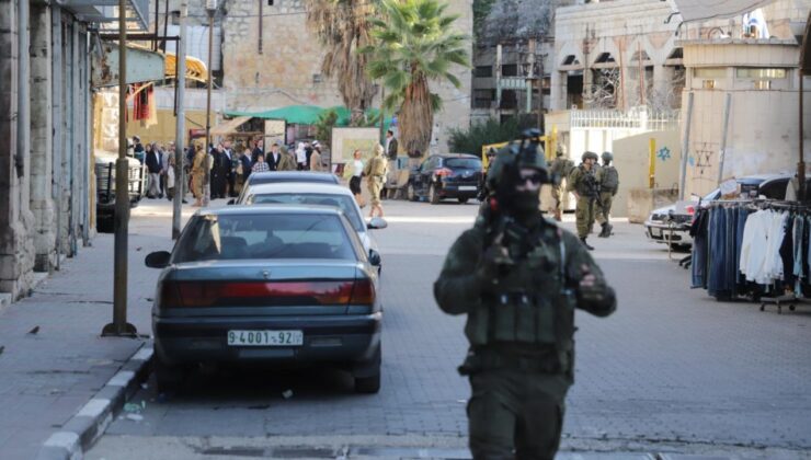 Katil İsrail ordusu, işgal altındaki Batı Şeria’da 40 Filistinliyi gözaltına aldı