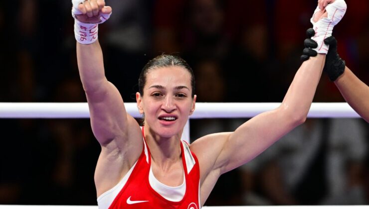 Milli boksör Buse Naz Çakıroğlu dünya ikincisi oldu