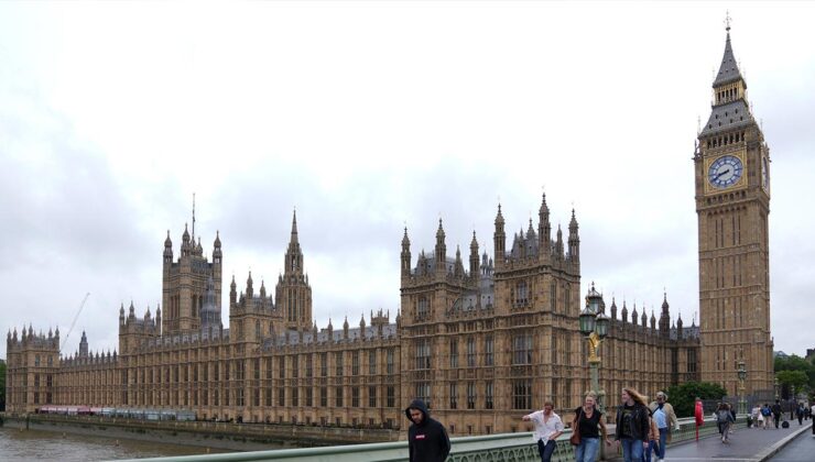 Rapor: İngiltere’de milyonlarca Müslüman, vatandaşlıktan çıkarılma riskiyle karşı karşıya