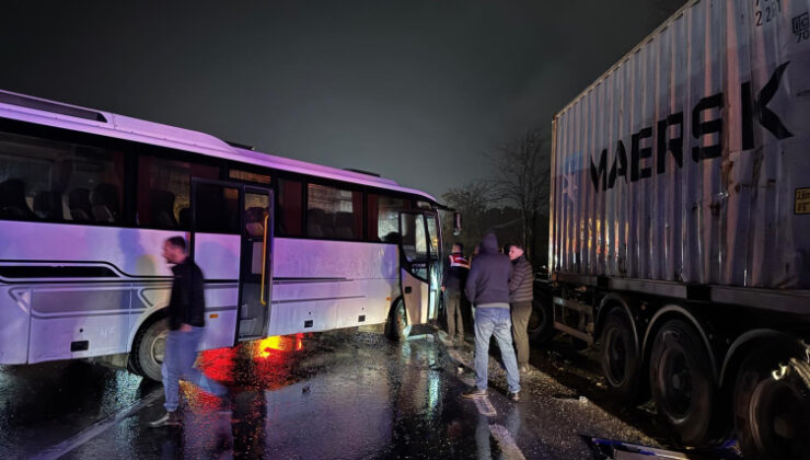 Sakarya’da zincirleme trafik kazası: 12 yaralı