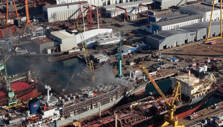 Tuzla’da tersanede gemi yangını