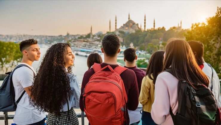 ÜNİDES ile gençler destekleniyor