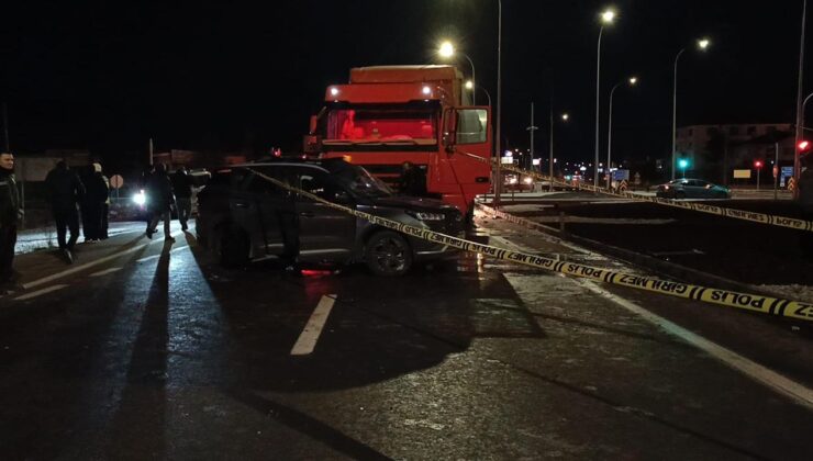 Afyonkarahisar’da tır ile otomobil çarpıştı: 1 ölü, 6 yaralı