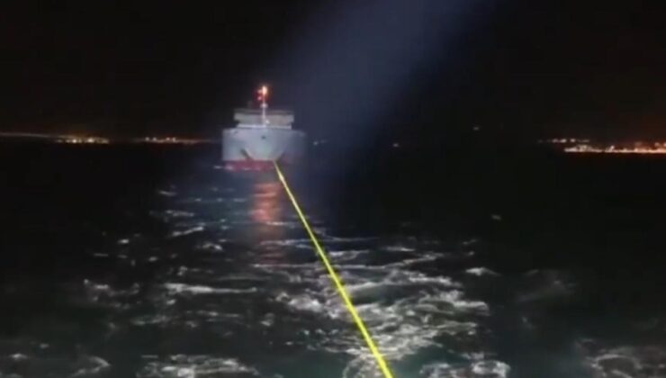 Büyükçekmece açıklarında arızalanan gemi kurtarıldı