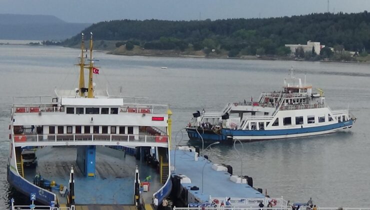 Çanakkale’de feribot seferlerine fırtına engeli