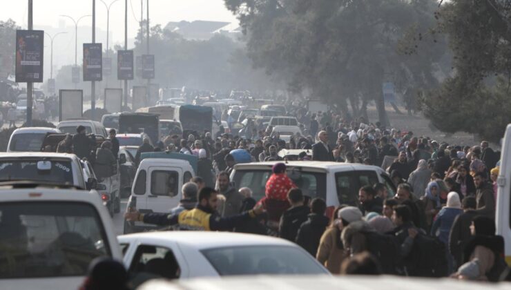 Halepte güvenli bölgelere tahliye edilenlerin sayısının 142 bin olduğu duyuruldu