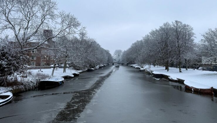 Hollanda kara teslim: Bin 50 uçuş iptal edildi