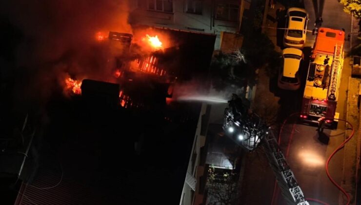 İstanbul’da 5 katlı binanın çatısında yangın