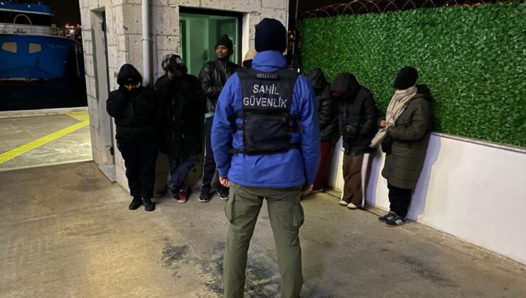 İzmir’de 10 düzensiz göçmen ve 3 insan kaçakçısı yakalandı