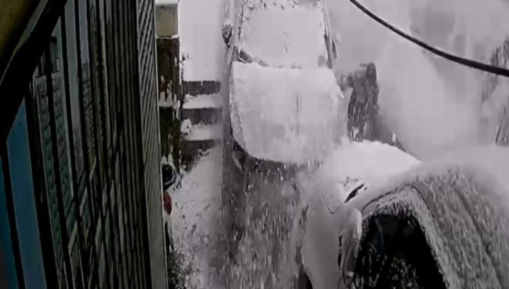 Kağıthane’de, kar topu oynayan çocuk kazadan saniyelerle kurtuldu