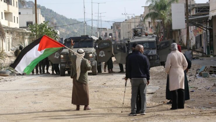 Katil İsrail askerlerinin Gazze’de açtığı ateş sonucu 1’i çocuk 2 kişi hayatını kaybetti