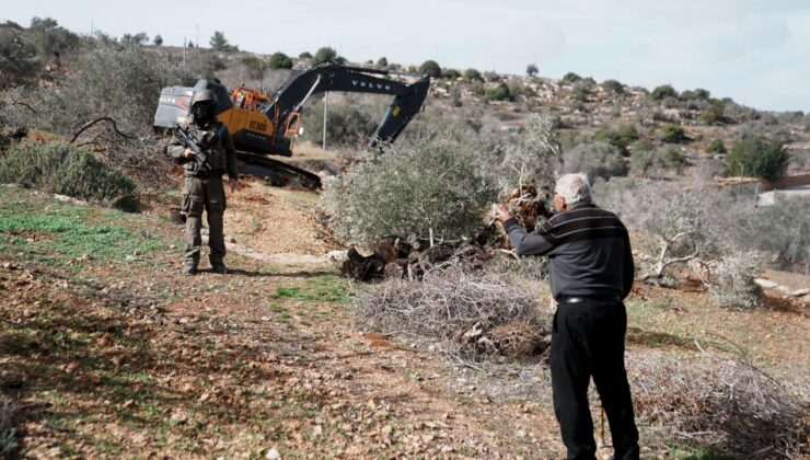 Katil İsraillilerin işgal altındaki Batı Şeria’da artan saldırıları, Filistinli 20 aileyi yerinden etti