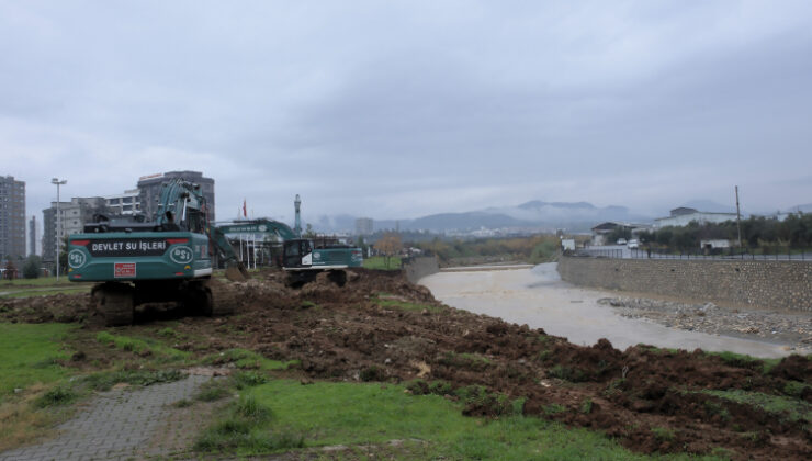 Mersin’deki sel anı kameraya yansıdı