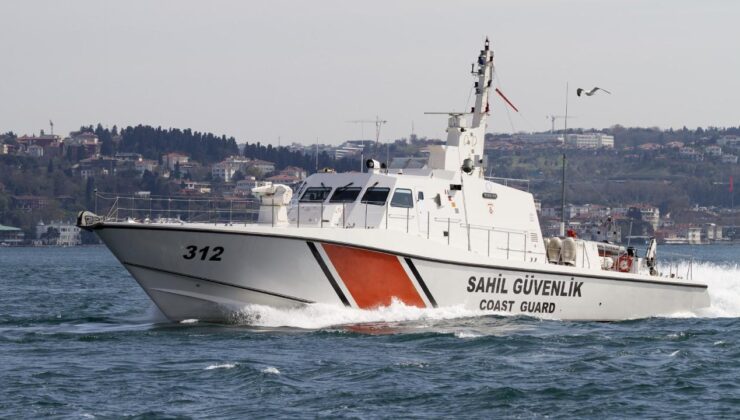 Sahil Güvenlik Komutanlığı ekipleri geçen yıl 8 bin kişiyi kurtardı