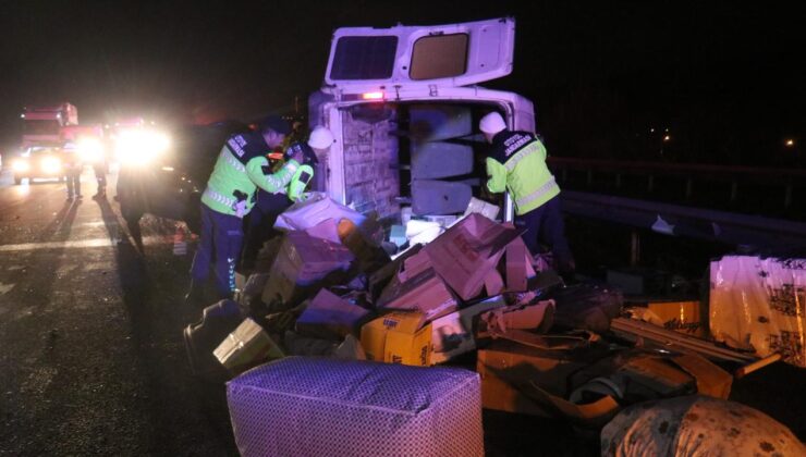 Sakarya’da otomobil ile minibüs çarpıştı: 1 ölü