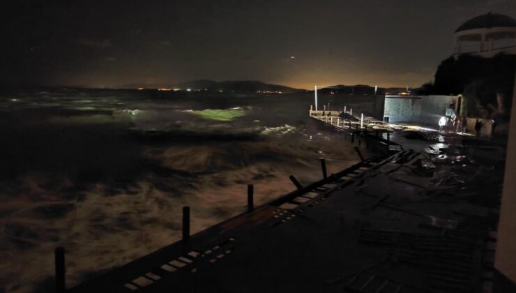 Şiddetli fırtınada denize düşen 3 işçiden 1’i öldü