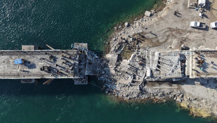 Suriye hükümeti, terör örgütü YPG’nin Rakka’da patlattığı köprüleri tadilata başladı