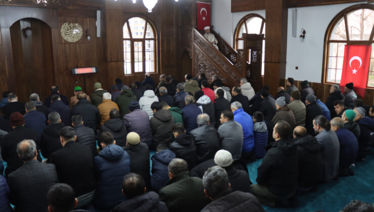 Yeniden inşa edilen Gazze Şehitleri Camii ibadete açıldı