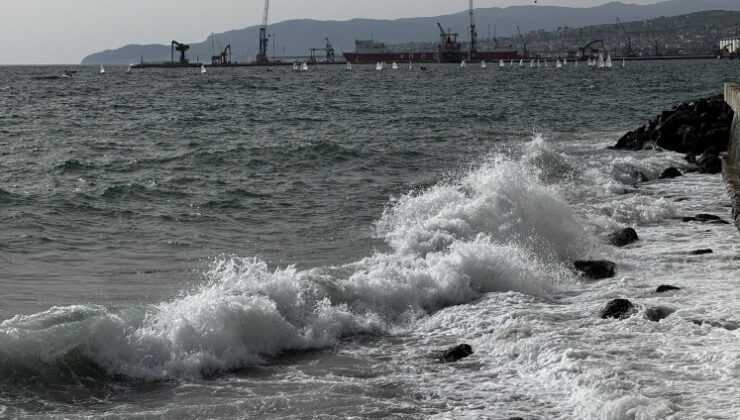 3 ilde deniz ulaşımına fırtına engeli