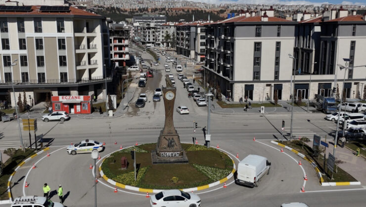 Adıyaman’da saat kulesi 3 yıldır 04.17’yi gösteriyor