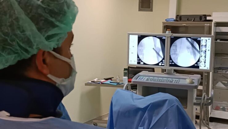 Ameliyata alınan hastadan 295 adet böbrek taşı çıkarıldı