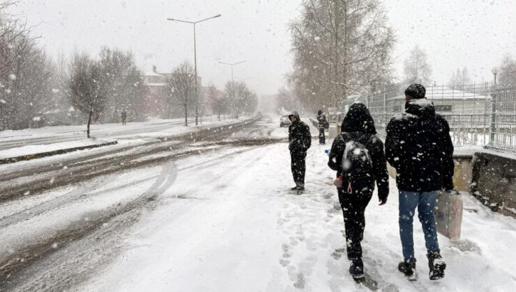 Ardahan’da eğitime kar engeli