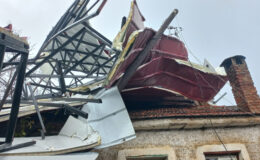 Aydın’da fırtına çatıları uçurdu