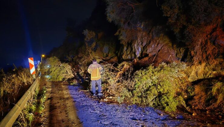 Bursa’da heyelan nedeniyle MudanyaAltıntaş yolu ulaşıma kapandı