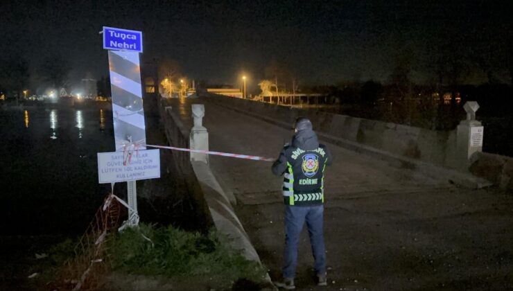 Edirne’de Tunca Köprüsü taşkın riski nedeniyle trafiğe kapatıldı