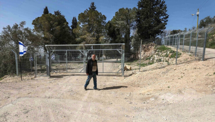 Filistin topraklarını gasbeden İsrailliler, Batı Şeria’daki arkeolojik alana İsrail bayrakları astı