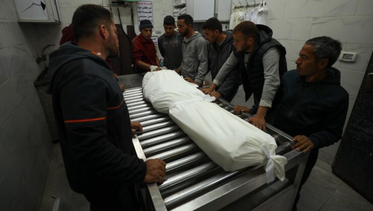 Gazze’de yerinden edilenlerin çadırında çıkan yangında genç kız hayatını kaybetti