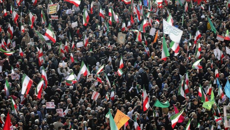 İran Hükümet Sözcüsü: Hükümet üniversitelerdeki öğrencileri dinlemeye hazır