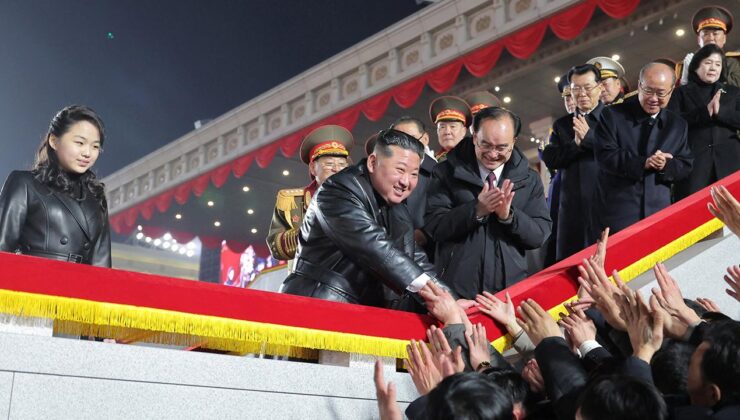 Kim Jong Un ve kızından eşleşen kıyafet: Halefiyet tartışmaları alevlendi