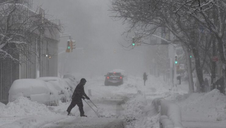 New York’ta polise kar topu yağmuru soruşturması