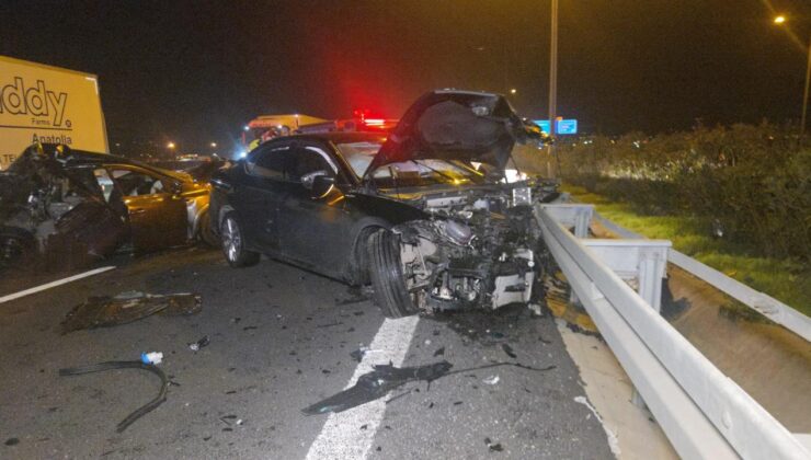 Otoyolda arızalanan otomobile kamyon çarptı: 1 yaralı