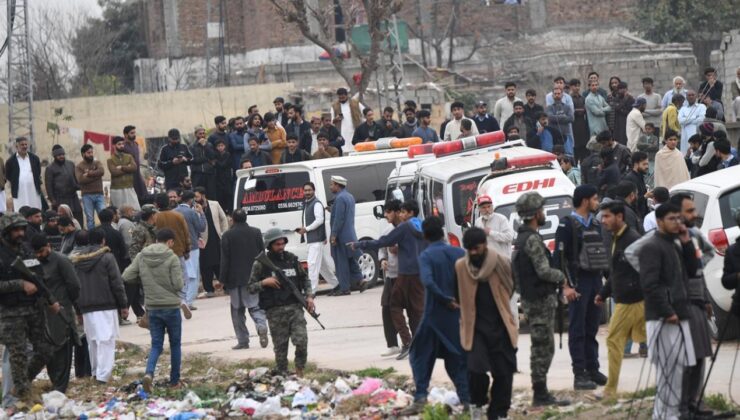 Pakistan’da cuma namazı sırasında camide meydana gelen patlamada ölü sayısı 36’ya çıktı