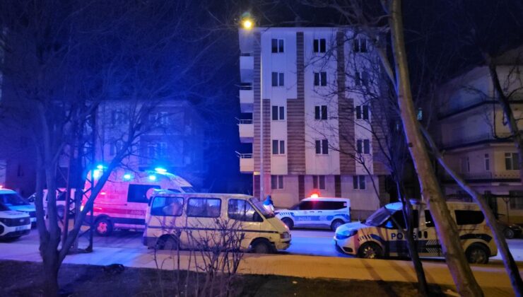 Şizofreni hastasının rehin aldığı anne ve anneannesini polis kurtardı