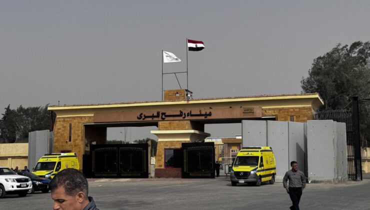 Soykırımcı İsrail, İran misillemesini gerekçe göstererek Gazzeye açılan tüm kapıları kapattı