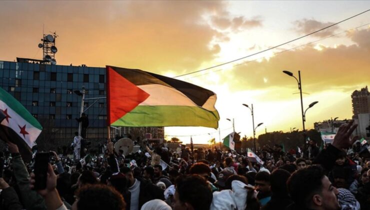 Suriye’nin başkenti Şamda 14 yıl sonra ilk kez ramazan topu atıldı