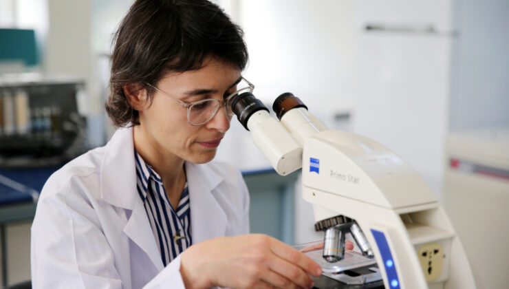 Türk bilim kadını deneyleriyle uzay biyolojisine katkı sunuyor