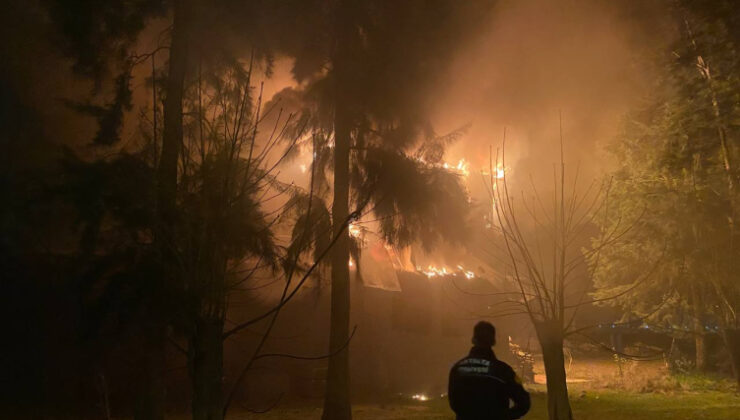 Antalya’da zincir markette çıkan yangın hasara yol açtı