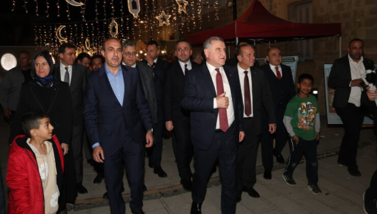 Bakan Bak, Lefkoşa’da Ramazan Sokağını ziyaret etti