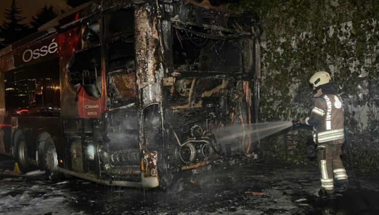 İstanbul’da seyir halindeki metrobüste çıkan yangın söndürüldü