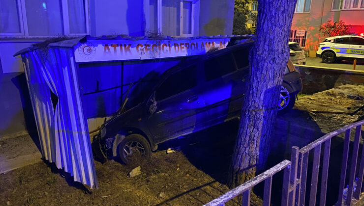 Kontrolden çıkan otomobil evin bahçesine girerek durabildi