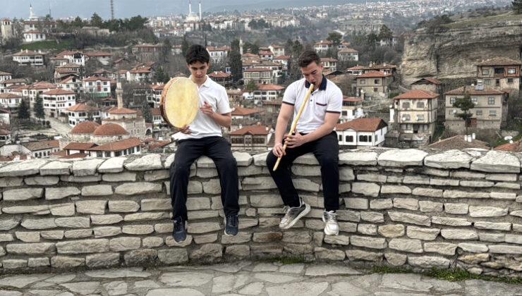 Lise öğrencileri Safranbolu’da geleneksel Türk müziğini tanıtıyor