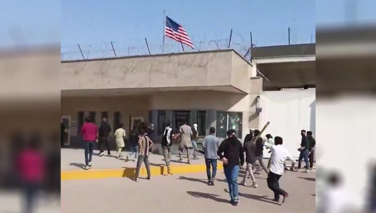 Pakistan’da bir grup gösterici, ABD’nin Karaçi Konsolosluğu’na girmeye çalıştı